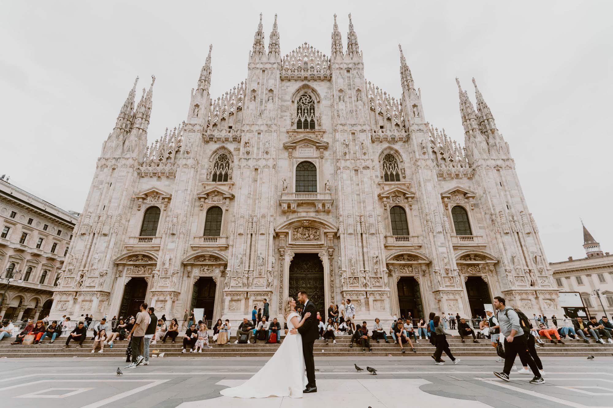Wedding photoshoot outside the Duomo in Milan